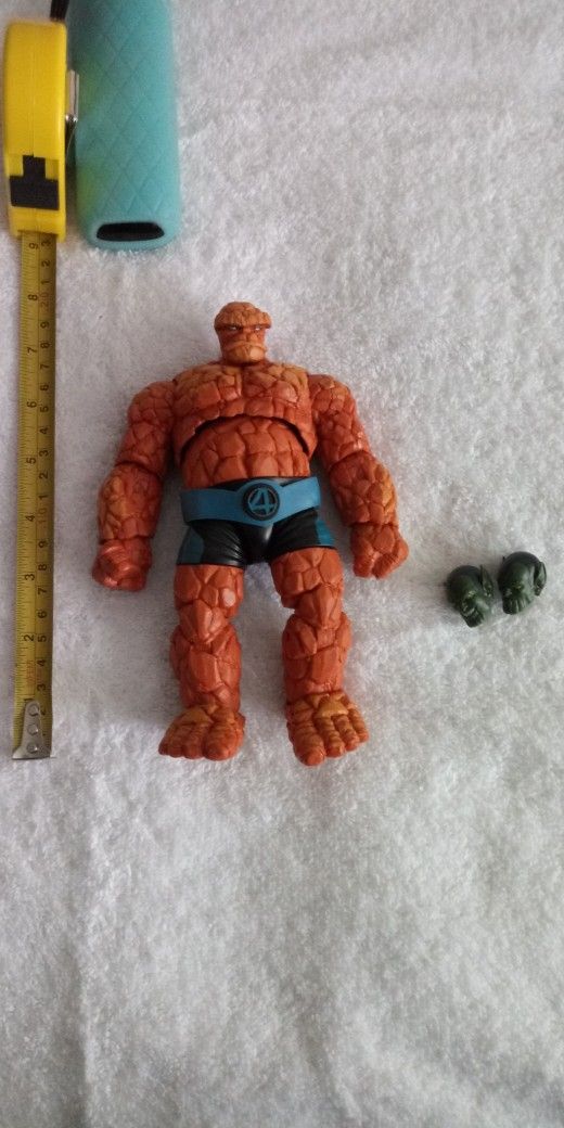 Marvel Legends The Thing loose with 2 Skrull heads 
