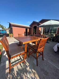5 piece Dining Set-sits 6