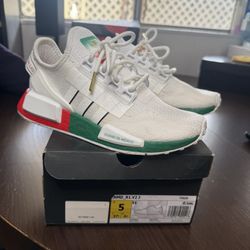 Adidas México Edition Size 5 Y