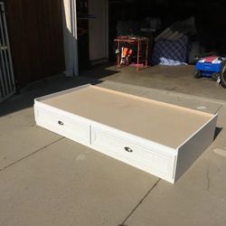 Twin platform bed with drawers -White
