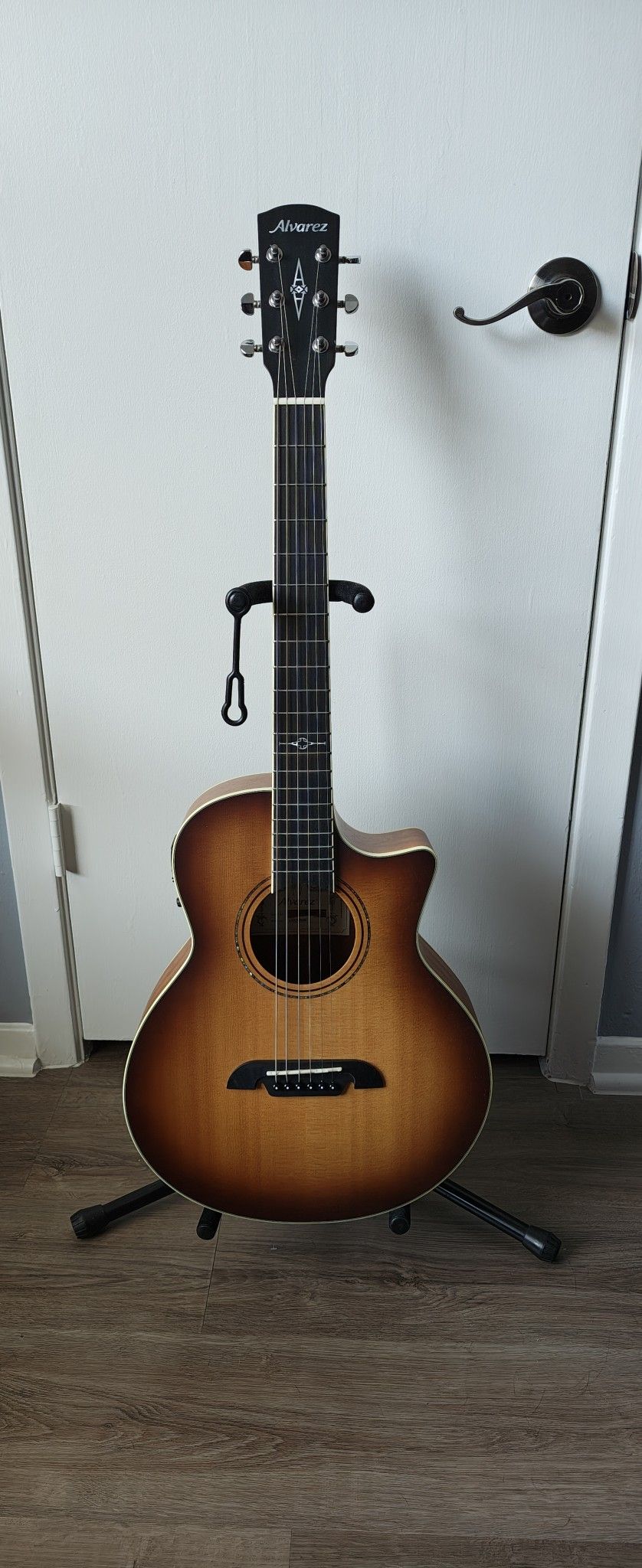 Alvarez LJ2CESHB Acoustic Guitar