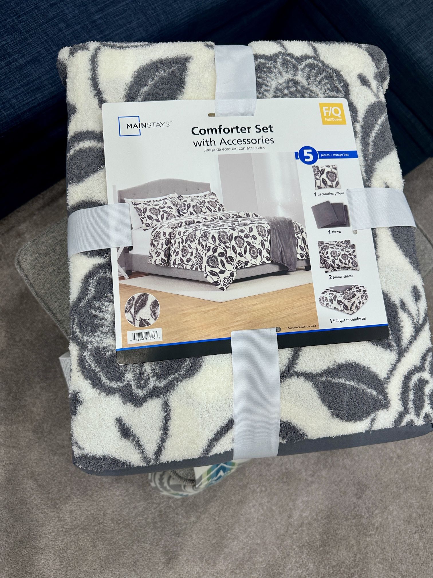 Brand New - Mainstays 5 Piece Comforter Set (Full/Queen Size)