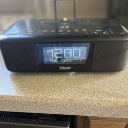 iHome Alarm Clock FM Radio With Lighting Dock & USB Port 