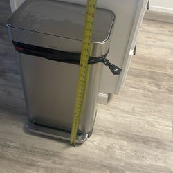 Simple Human Trash Can
