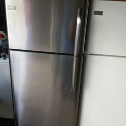 Frigidaire Refrigerator Top And Bottom Stainless Steel Works Good 👍