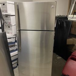 GE Stainless Steel Fridge 