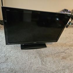 Sharp TV 52in  With Remote Works Great! 