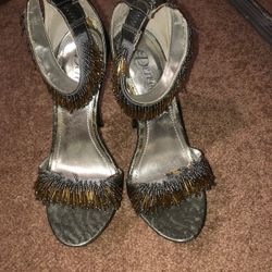 House of Dereon vintage sandals with fringe. 8.5