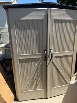 Rubbermaid Roughneck Vertical Storage Shed