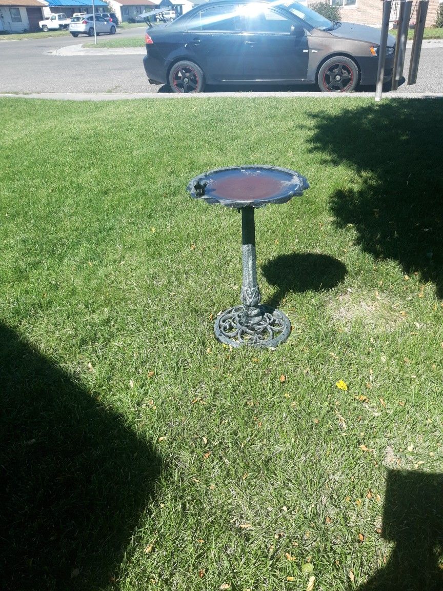 Metal Bird Bath 