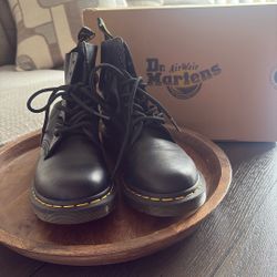 Dr MARTENS