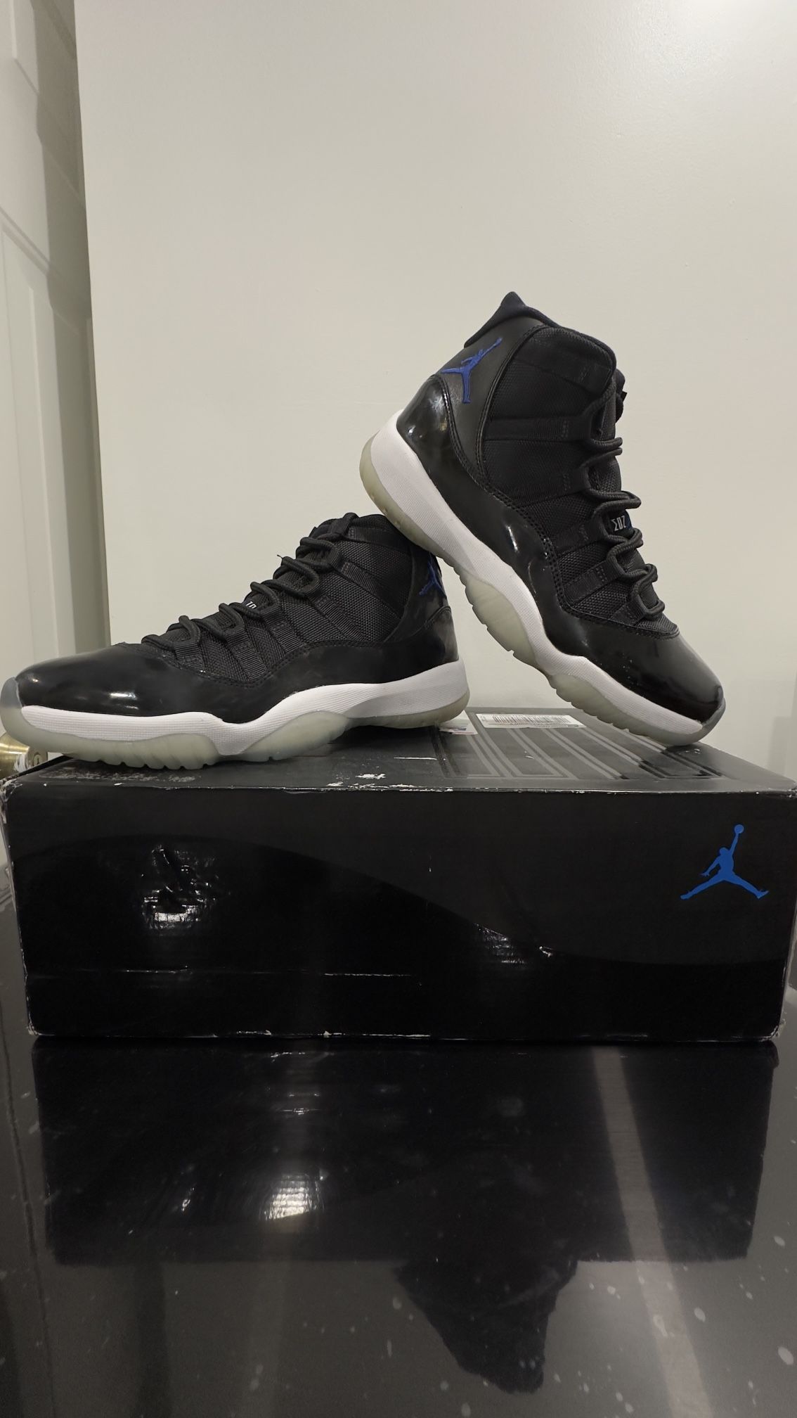 AIR JORDAN 11 RETRO