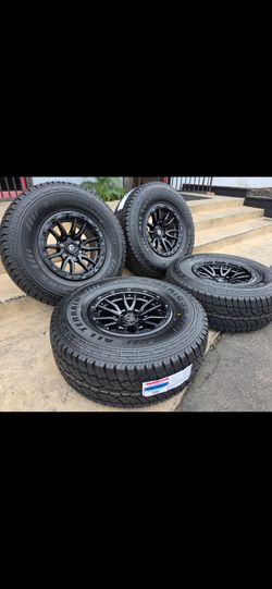 17" Fuel Rebel w/ 35x12.50R17 Americus AT tires