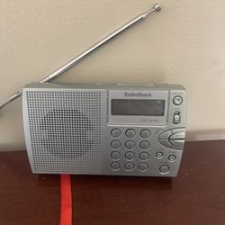 Radio Shack 20-125 AM/FM/SW Shortwave Portable Travel Radio  Cover Is Missing 