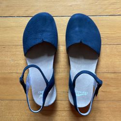 Dansko Rowan women’s sandal, size 39  (worn once!)