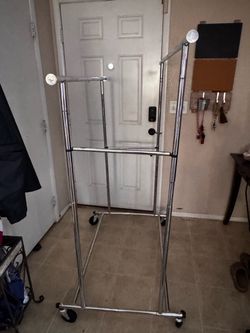 Commercial clothes rack