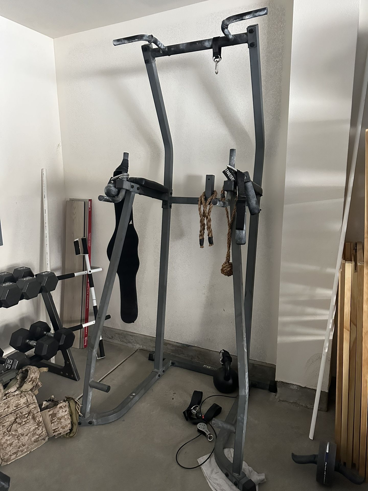 Power Tower - Pull-ups/dips/abs Equipment