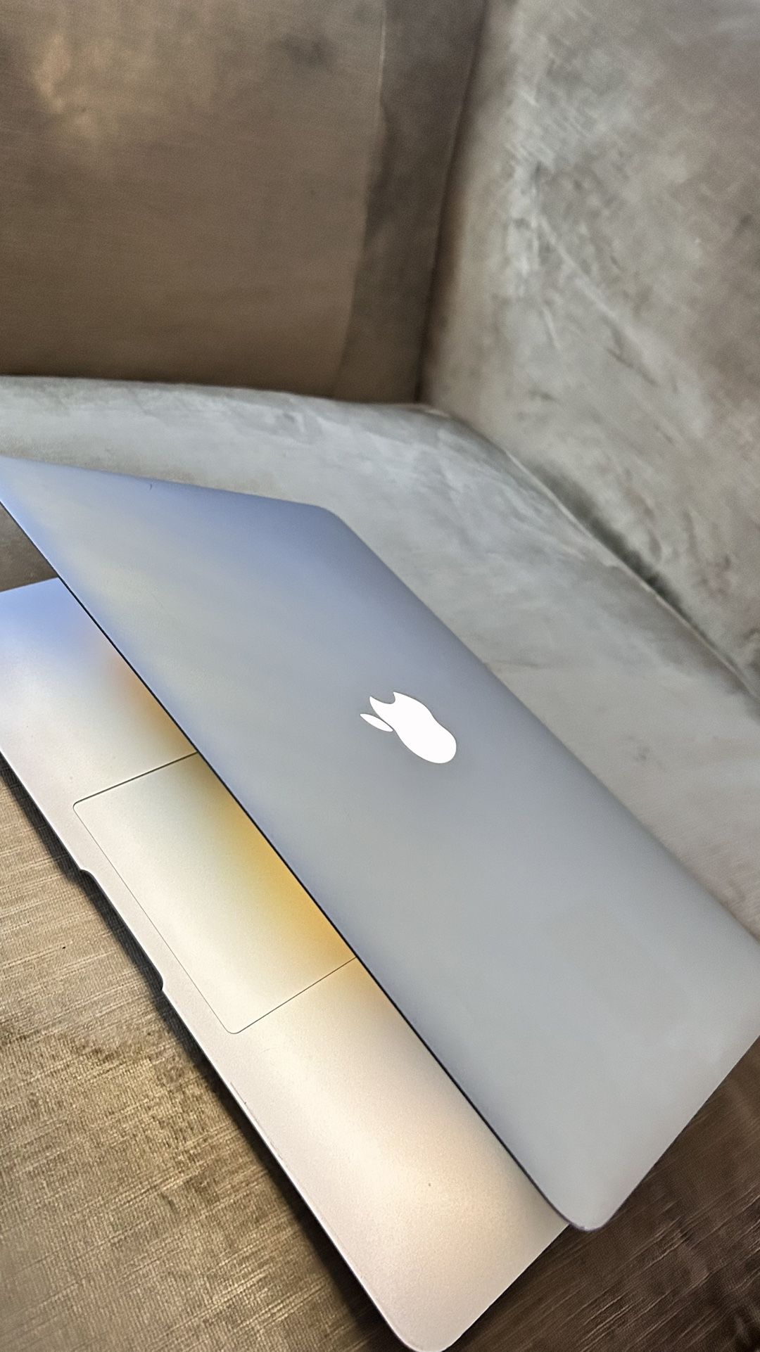 Apple MacBook Air 13” I5/8GB/256GB SSD $200