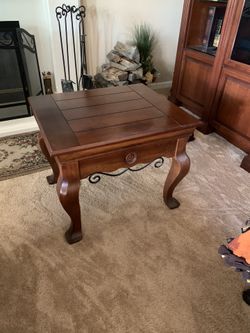 End table 24x28