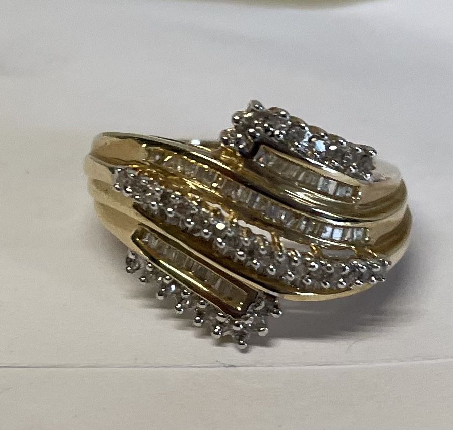 Diamond 10kt Yellow Goal Cocktail Ring 2.4 Gold Weight Sz. 7