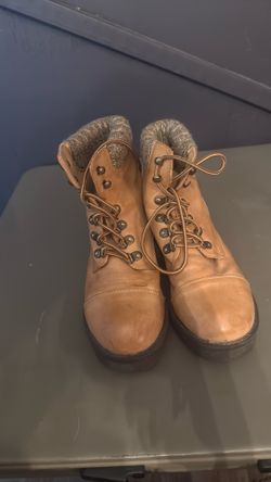 Combat boots