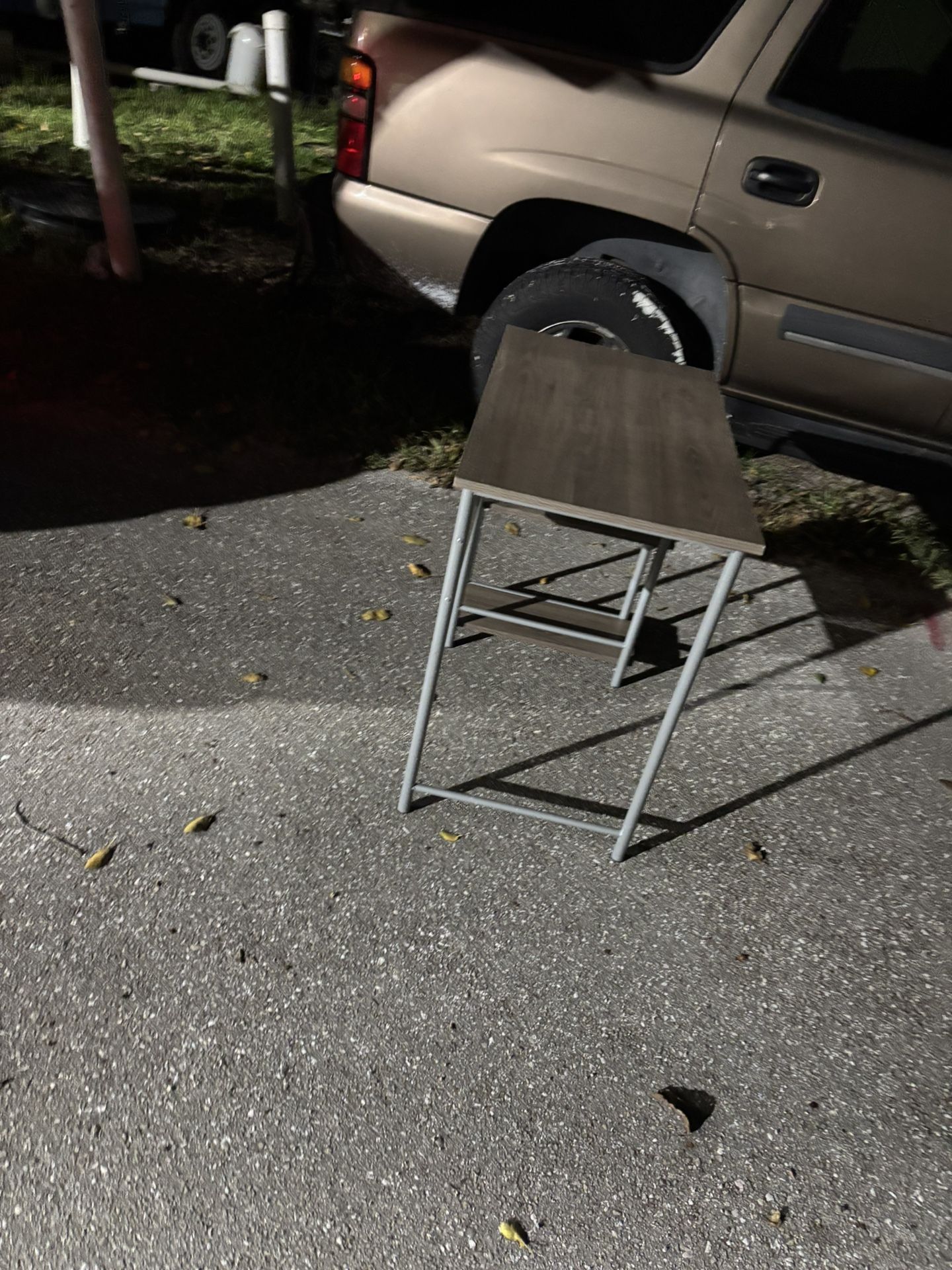 Small Desk For Young Adults And Minimalist 