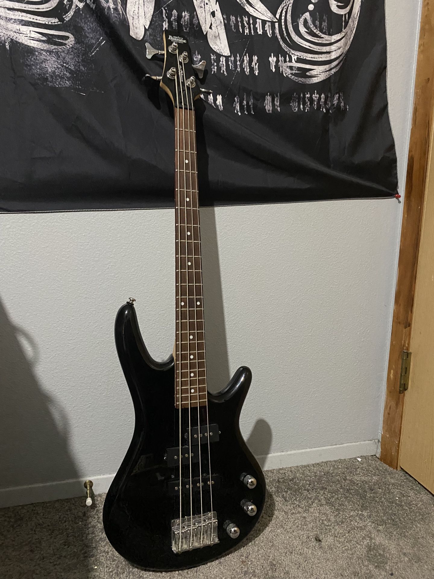 Ibanez Bass GSRM20 miKro Short-scale 4 String Bass Guitar Used)