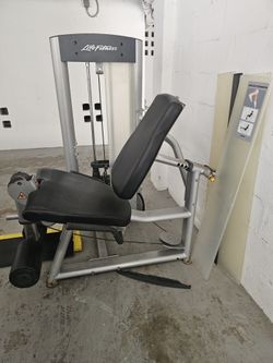 Professional- Grade life Fitness Optima Series Leg Extension
Miami 33130

Professional-grade Life Fitness Optima Series leg extension machine has a si