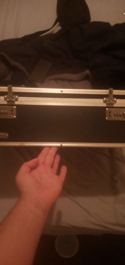 Safe/Lock Case 10$ Works And Locks Perfectly Fine The