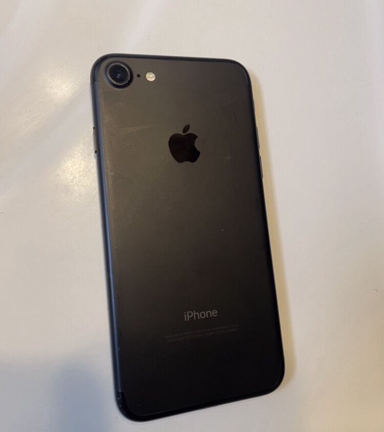 iPhone 7 - Unlocked - 32GB