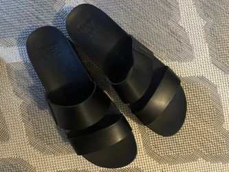 Reef Black Sandals