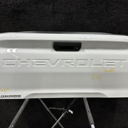 23-25 Chevrolet GM Colorado Tailgate OEM assembly 