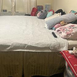 Cama Kim  Y Su TV Samsung 