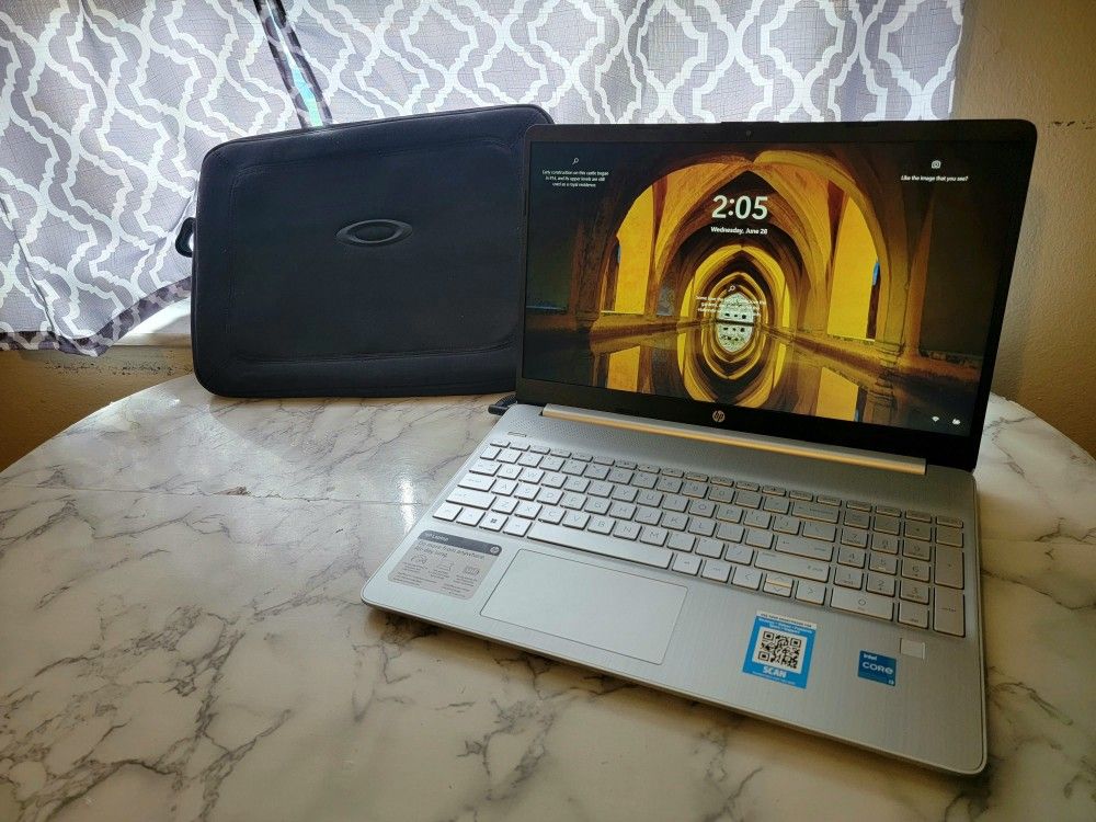 HP Pavilion 15.6" Laptop w/ bag ๐ ( 2022 Model ) 8GB 256GB M.2 SSD