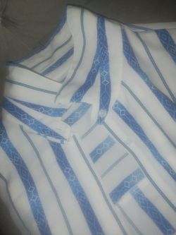 AMAZING, BLUE & STRIPED TOP!