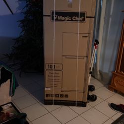 10.1 Cu Ft Magic Chef Frost Free Refrigerator 