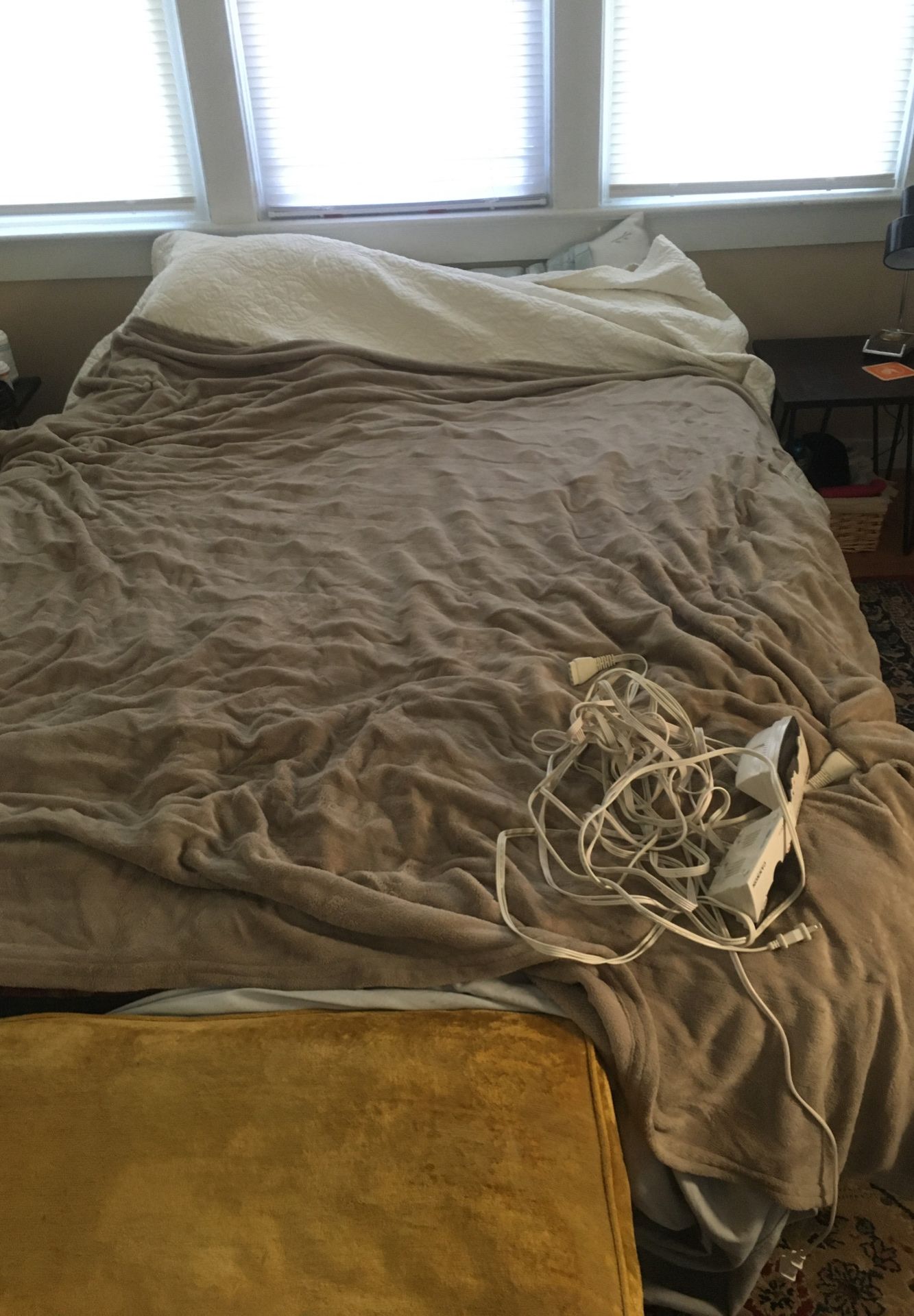 Queen sized electric blanket in grey