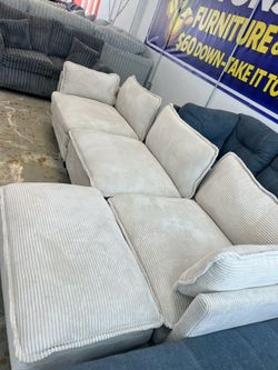 Stylish nice cozy Sectional!