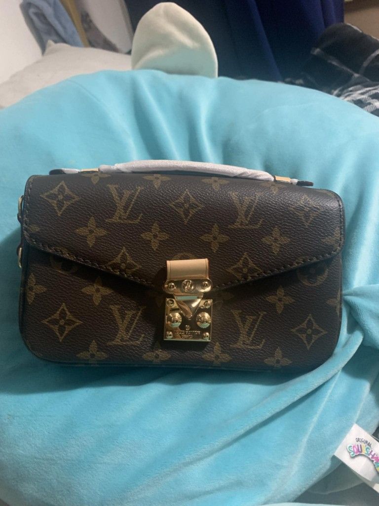 💼 Authentic Louis Vuitton Handbag - BRAND NEW 🎁 Gift That Lasts (Unlike Relationships 😅