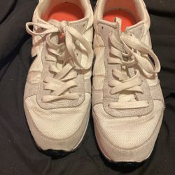 Nike GENICCO Womens SIZE 9.5 White Gray Casual RUNNING SHOES SNEAKERS