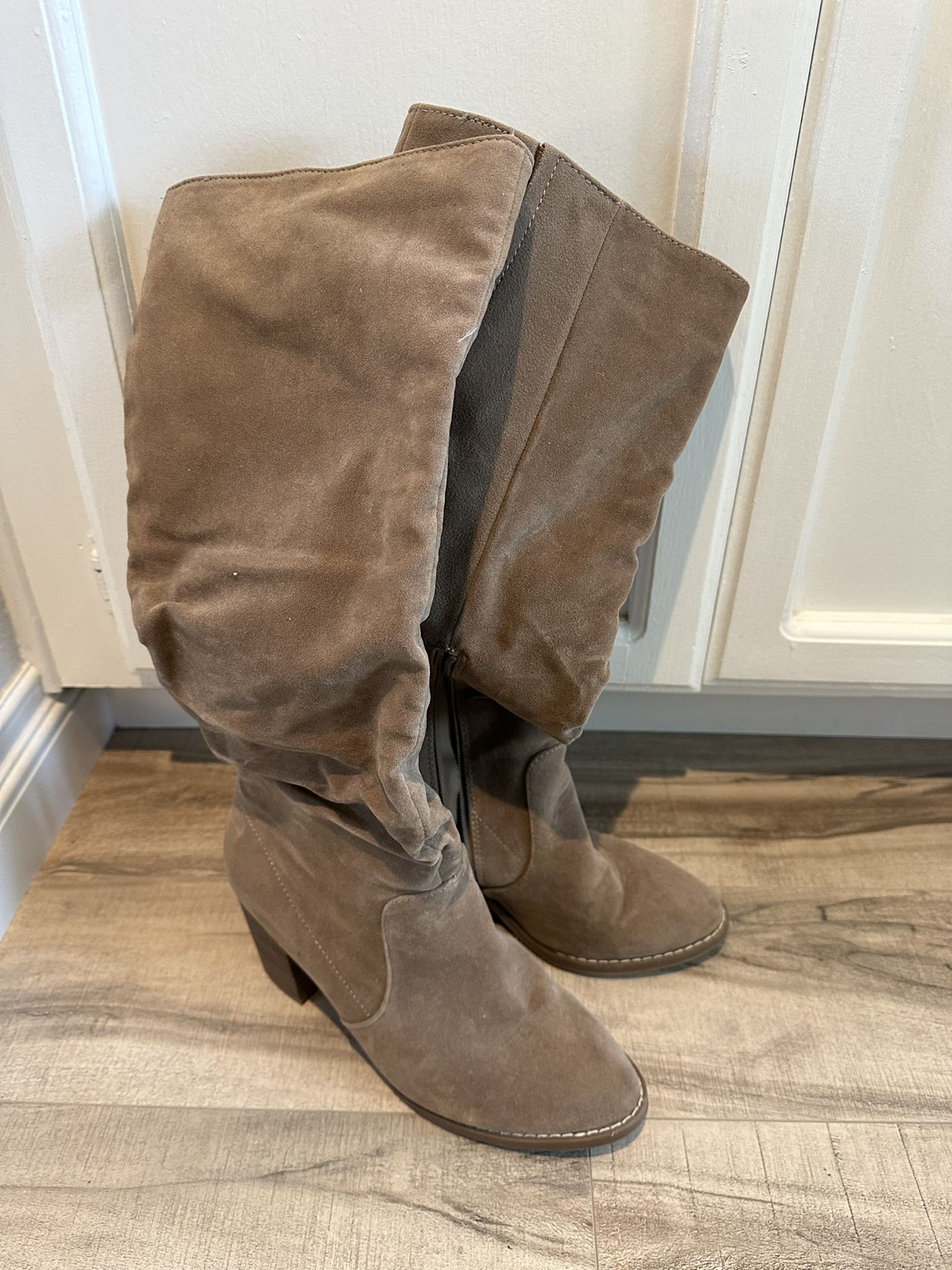 Women’s Size 9 Tall Boots