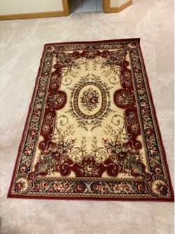 ~5’x8’ Rug