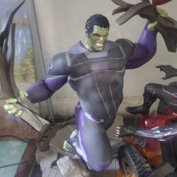 MCU Hulk Statue Figure Collection 