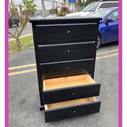 5 drawers dresser/ Five drawers dresser