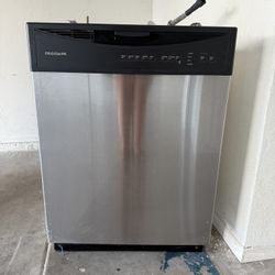 Fridgaire Dishwasher 