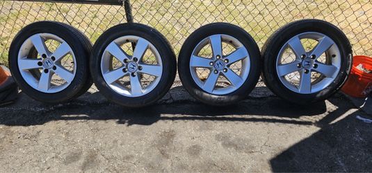 Honda Alloy Wheel with Bridgestone Tire 205/55R16
