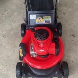 CRAFTSMAN M110 21-in Gas Push Lawn Mower with 140-cc Briggs and Stratton Engine