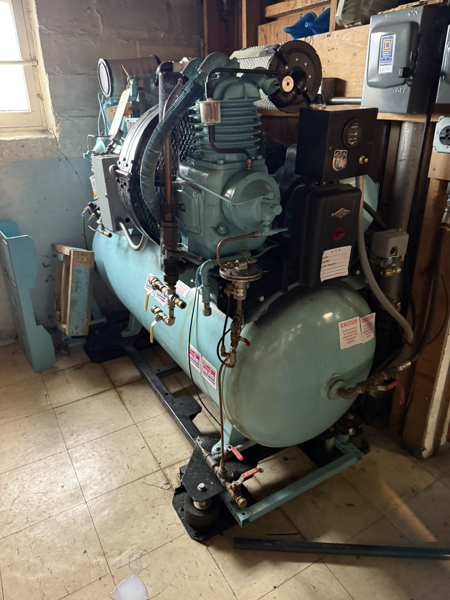 HEAVY DUTY COMMERCIAL AIR COMPRESSOR.BUYER MUST DISASSEMBLE.PICK UP AND DELIVER.$800.00 OR BEST OFFER.
