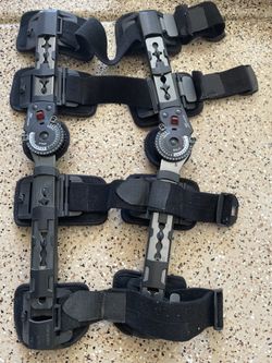 Donjoy Hinged Knee Brace