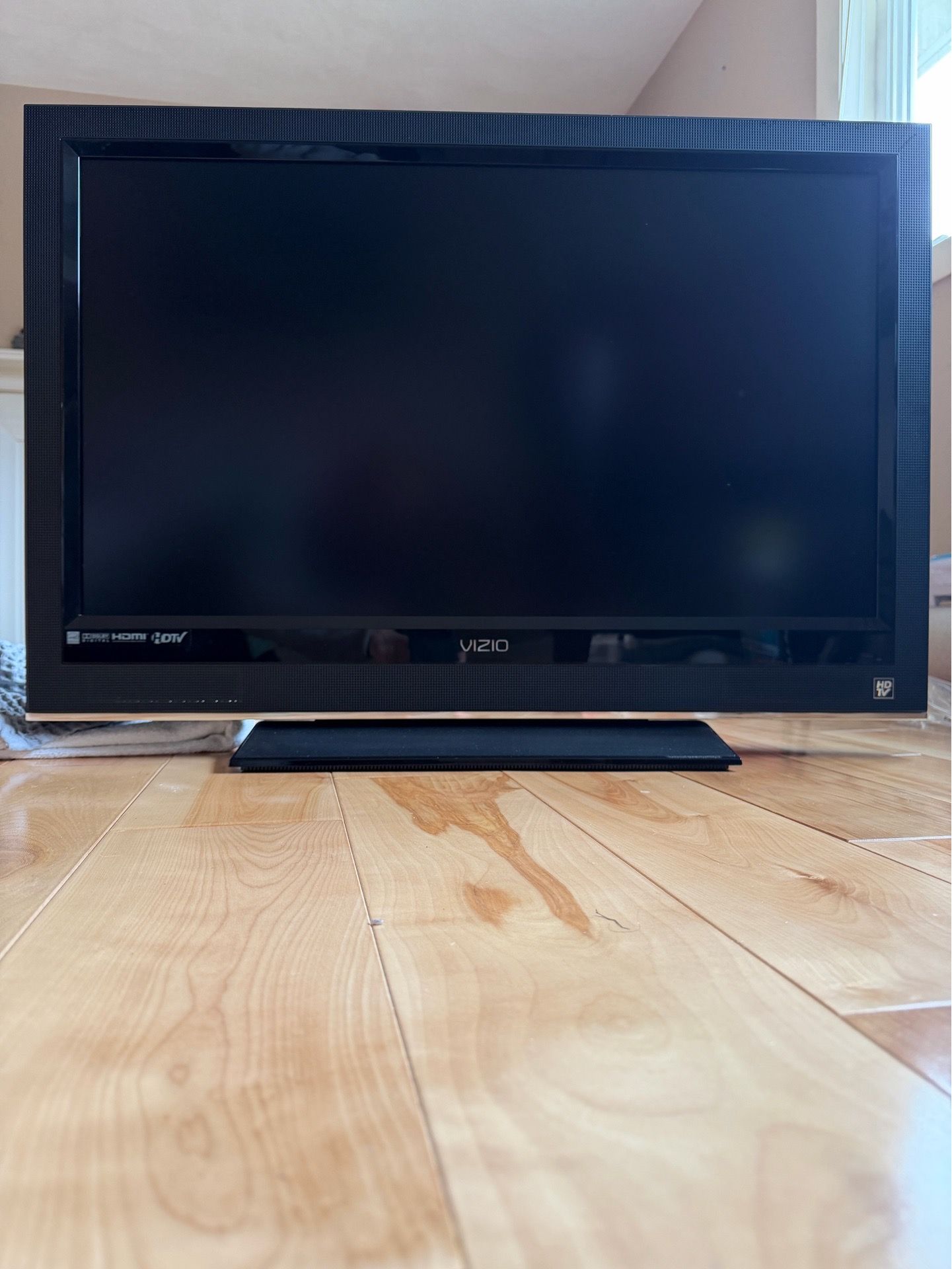 Vizio 32-inch LCD TV